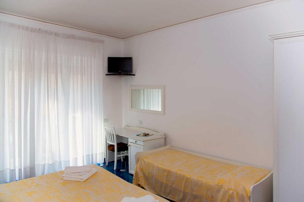 Hotel De Rosa Maiori Esterno foto